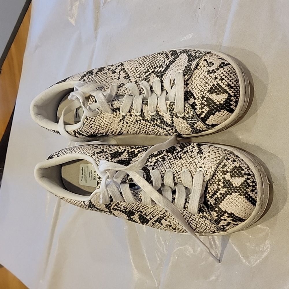 Adidas- Hyke